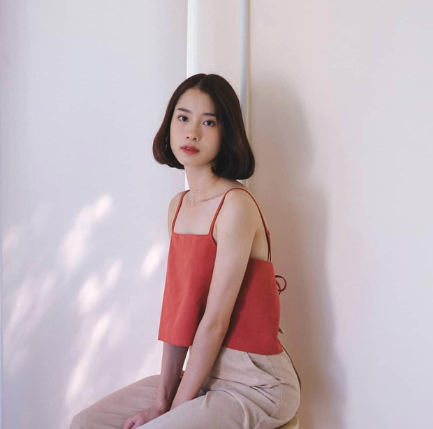 Lưu ý giúp các cô nàng mặc áo 2 dây đẹp xinh mà trông không bị giống áo ngủ khi ra đường - Ảnh 2.