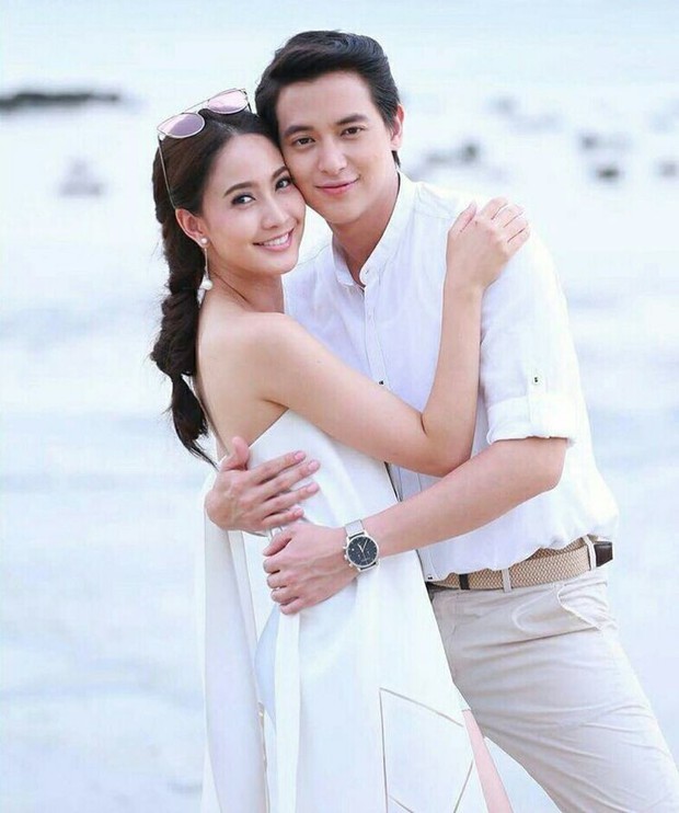 Chàng trai vàng trong làng lái máy bay showbiz Thái: Dàn tình màn ảnh đã hơn tuổi, bạn gái ngoài đời cũng chẳng tha - Ảnh 11.