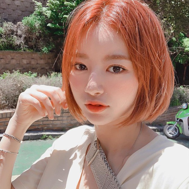 Nàng nào cũng nhuộm tóc nhưng không phải ai cũng biết bí quyết đơn giản giữ màu nhuộm bóng đẹp long lanh - Ảnh 1.