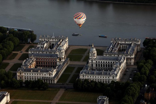 Khinh khí cầu đủ màu sắc rợp trời thủ đô London của Anh - Ảnh 13.
