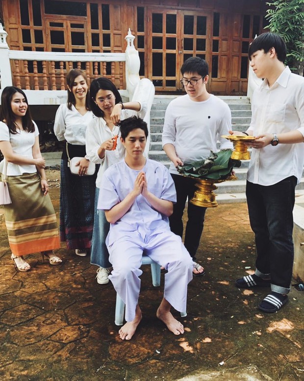 Cạo đầu cạo cả lông mày đi tu, không thể nhận ra trai đẹp Tuổi nổi loạn đóng cảnh nóng sập giường Tor Thanapob nữa rồi - Ảnh 3.