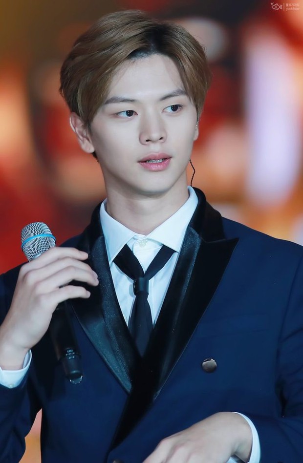 Những ông bố của loạt idol Kpop từng gây bão mạng: Không visual đỉnh thì cũng quá giàu, bố Lisa còn nổi tiếng thế giới - Ảnh 5.