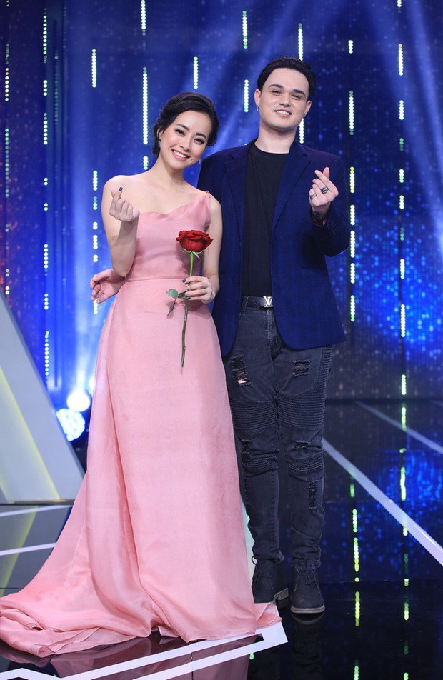 Couple gái xinh hẹn hò trai đẹp kém tuổi: Giả vờ chị chị em em tí thôi chứ kiểu gì cũng yêu nhau hết ấy mà! - Ảnh 3.