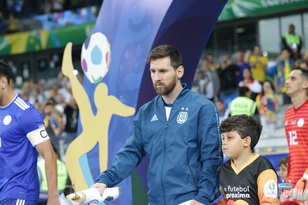 Messi chấm dứt nỗi ám ảnh trên chấm phạt đền nhưng Argentina tiếp tục đón nhận kết quả thất vọng - Ảnh 2.