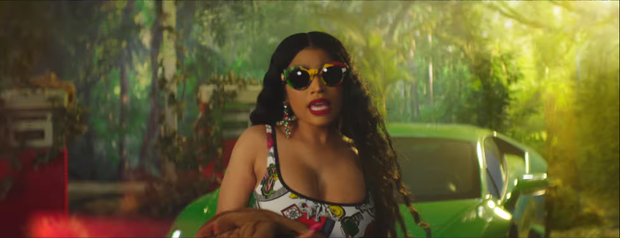 Nicki Minaj and Cardi B release MVs that confront each other without mercy: one burns a supercar, the other borrows the name of the owner of Old Town Road!  - Photo 4.