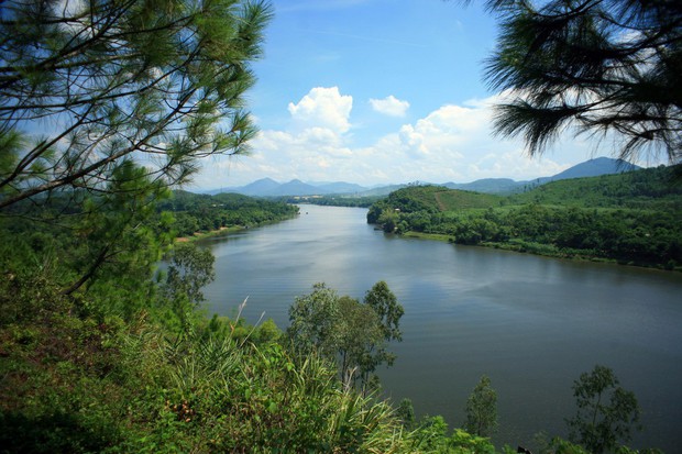 Những hình ảnh của sông Hương - biểu tượng xứ Huế mộng mơ trong đề thi Ngữ Văn THPT Quốc gia 2019 trên thực tế - Ảnh 2.