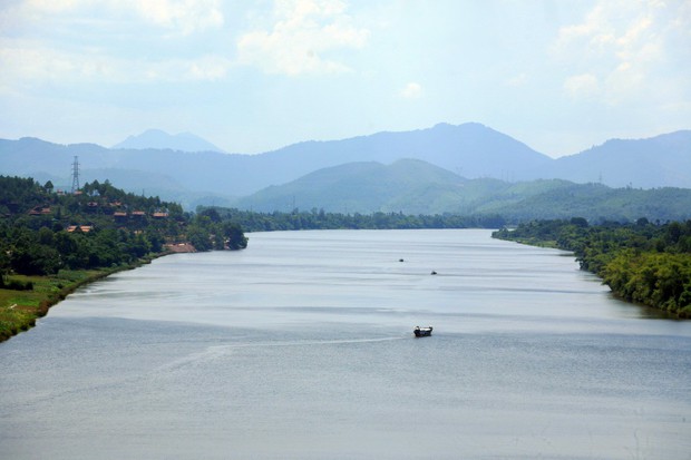Những hình ảnh của sông Hương - biểu tượng xứ Huế mộng mơ trong đề thi Ngữ Văn THPT Quốc gia 2019 trên thực tế - Ảnh 8.