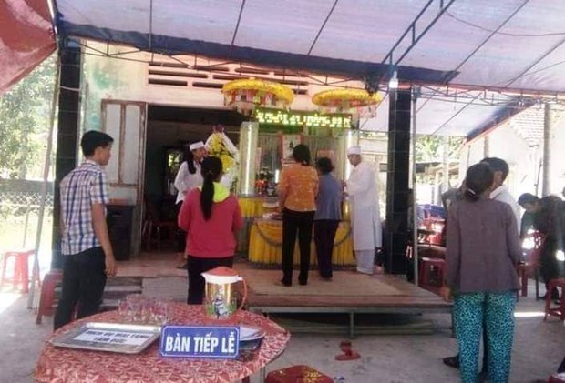 Con trai bỏ thi THPT Quốc gia sau khi chứng kiến cha cầm dao đâm chết mẹ - Ảnh 2.