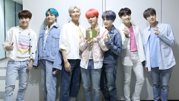 Truy tìm bản hit đại diện cho BTS: “Boy with Luv” đầy thành tích nhưng bị thất sủng, dân Hàn đồng lòng với 2 lựa chọn - Ảnh 1. Truy tìm bản hit đại diện cho BTS: “Boy with Luv” đầy thành tích nhưng bị thất sủng, dân Hàn đồng lòng với 2 lựa chọn - Ảnh 1.