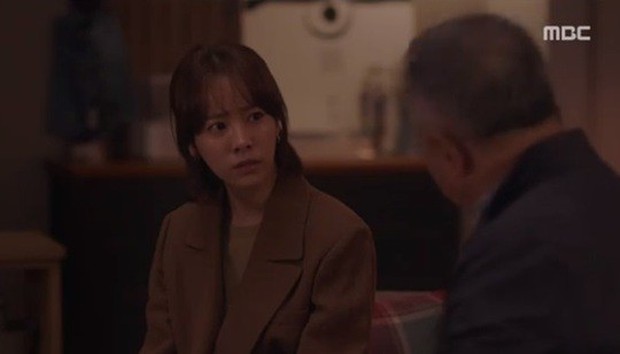 Lơ đẹp lời bố, Han Ji Min vẫn cho khán giả no thính với khoảnh khắc tình bể bình bên Jung Hae In trong tập 11 Đêm Xuân - Ảnh 2.