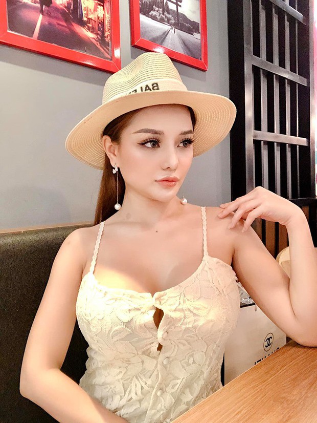 Chiến tích dao kéo và cả rổ thị phi của hot girl ngực khủng Mon 2K hôn ngấu nghiến trai đẹp trên sóng truyền hình  - Ảnh 4.