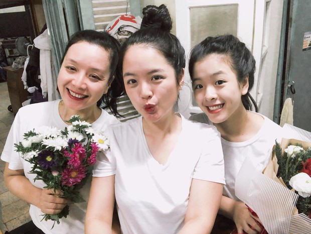 NSƯT Chiều Xuân hiếm hoi khoe ảnh hai con gái: Chẳng ai nghĩ cách nhau tới 17 tuổi, nhan sắc đều lọt top “không thể xem thường” - Ảnh 2.