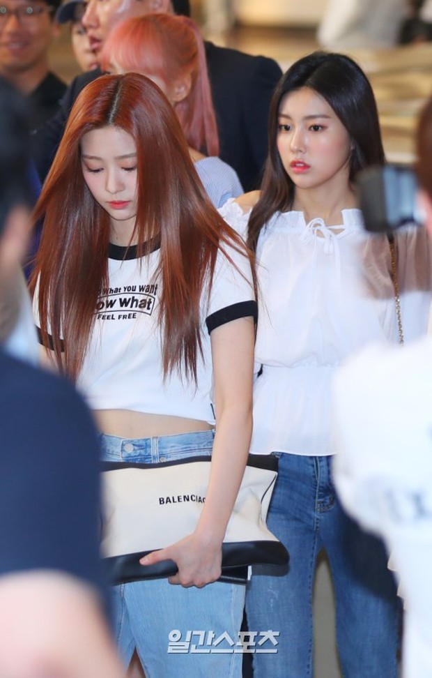 Chị em Jessica và Krystal diện cả cây đồ hiệu sang chảnh, thần thánh ngút ngàn đánh bật cả dàn mỹ nhân IZ*ONE - Ảnh 14.