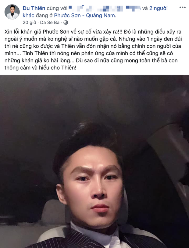 Ca sĩ hội chợ Du Thiên bị khán giả ném thẳng ghế nhựa vào người khi đang đứng hát - Ảnh 3.