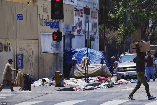 Chùm ảnh: Toàn cảnh thành phố Los Angeles hiện đại văn minh đã bị mất quyền kiểm soát vào tay... rác thải và chuột - Ảnh 9.