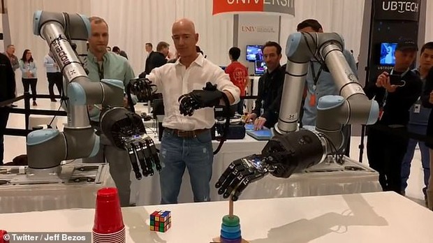 Jeff Bezos khoe cánh tay robot đủ tinh tế để chơi rubik: Tương lai ơi chúng mình đến đây! - Ảnh 2.