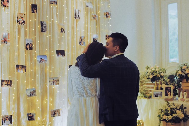 MC Liêu Hà Trinh được bạn trai kém tuổi quỳ gối cầu hôn sau thời gian yêu xa - Ảnh 2.