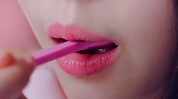 Lại thêm ồn ào nhà YG: Quảng cáo của mẫu nhí mệnh danh Bản sao Jennie bị chỉ trích là phản cảm, gợi dục - Ảnh 3.