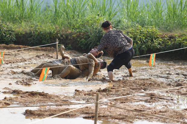 Kỳ Duyên, HHen Niê ngã xe địa hình, bật khóc trong tập 2 Cuộc đua kỳ thú - Ảnh 10.