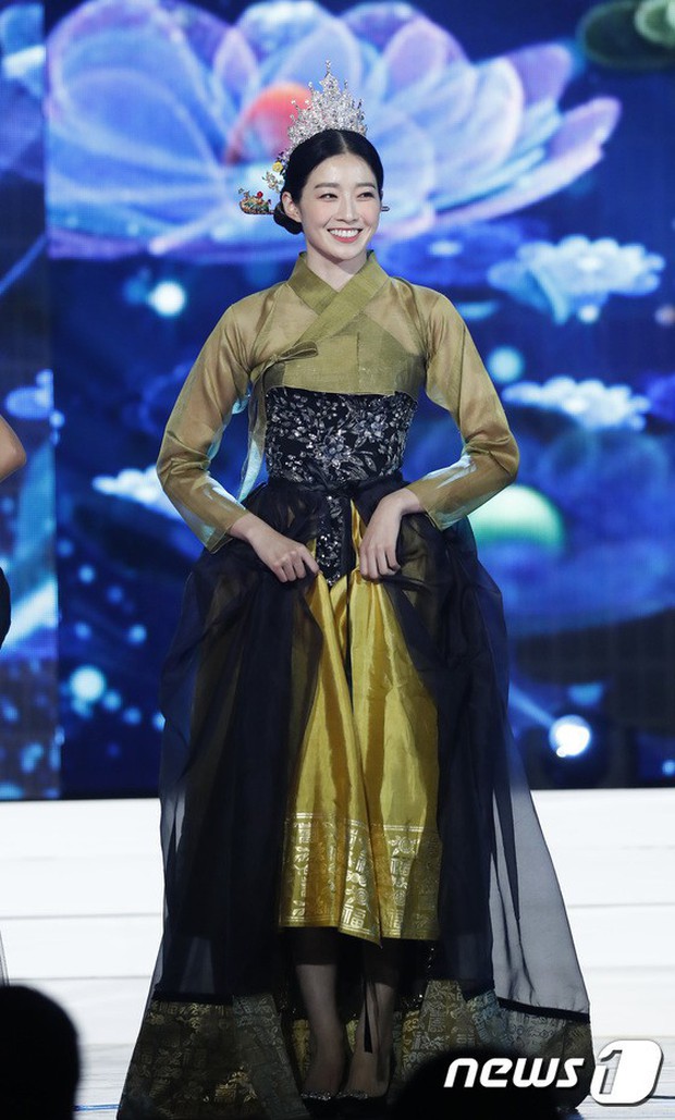 Cách điệu quá đà thành lố lăng phản cảm, loạt trang phục của thí sinh Hoa hậu Hàn Quốc 2019 bị cho là đang sỉ nhục hanbok - Ảnh 4.