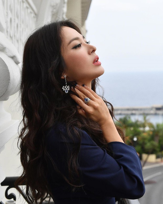 Song Hye Kyo lộ ảnh hậu trường đẹp lộng lẫy, lần đầu chính thức phỏng vấn sau vụ ly hôn 2.000 tỷ - Ảnh 2.