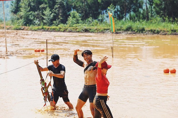 Sau Quốc Thiên, đến lượt Tôn Kinh Lâm bị soi vùng nhạy cảm tại Cuộc đua kỳ thú - Ảnh 2.