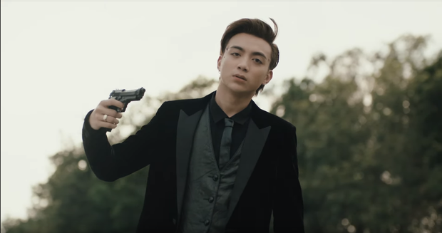 MV mới nhất của Soobin Hoàng Sơn bị YouTube tuýt còi: ngay lập tức văng khỏi top trending dù view cao! - Ảnh 3.