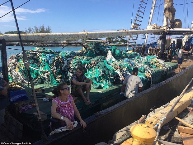 Trục vớt được hàng tấn loại rác kinh khủng hơn cả túi nhựa và ống hút, gây ám ảnh đại dương trong suốt thời gian dài - Ảnh 3.