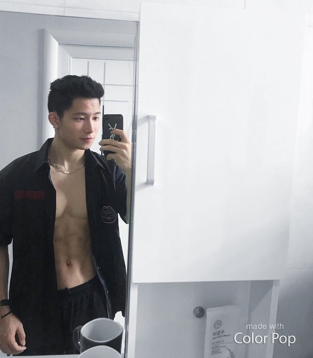 Đốn tim các chị em bằng ngoại hình không khác gì soái ca, chàng trai du học sinh Trung Quốc này đang gây bão cộng đồng mạng... - Ảnh 1.