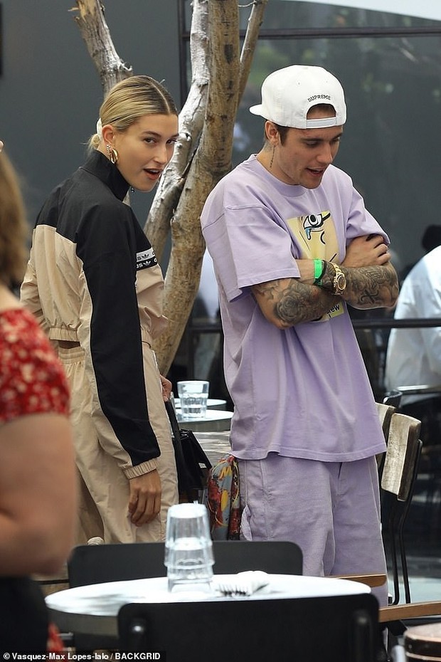 There are young men who are both mischievous and messy like Justin Bieber: Even on the street, he has to pinch his wife's butt before she accepts it - Photo 4.