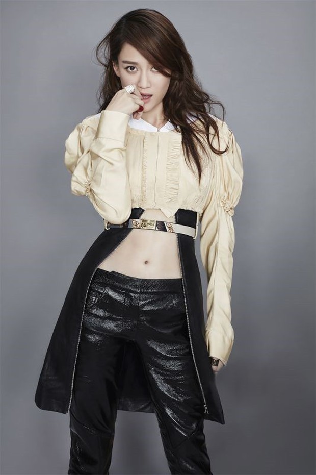 Mỹ nhân Cbiz diện croptop khoe eo siêu thon: 2 mẹ bỉm sữa vượt mặt đàn em nhưng Trần Kiều Ân mới xuất sắc nhất - Ảnh 20.
