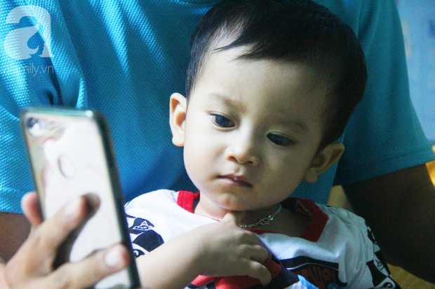 Sau 1 năm chạy chữa, bé Gia Anh đã hết kinh phí, người mẹ trẻ cầu xin mọi người giúp con trai thoát khỏi cảnh mù lòa - Ảnh 7.