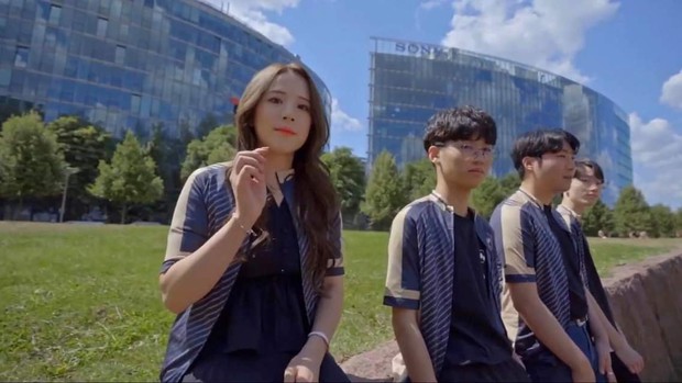 Ngắm nét đẹp nữ game thủ duy nhất tại PMCO PRELIMS 2019 - Ngỡ như idol Hàn debut chơi game! - Ảnh 1. Nét đẹp nữ game thủ duy nhất tại PMCO PRELIMS 2019