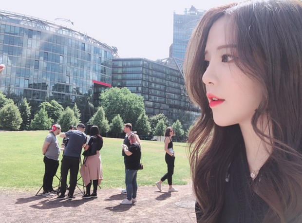 Ngắm nét đẹp nữ game thủ duy nhất tại PMCO PRELIMS 2019 - Ngỡ như idol Hàn debut chơi game! - Ảnh 2. Nét đẹp nữ game thủ duy nhất tại PMCO PRELIMS 2019