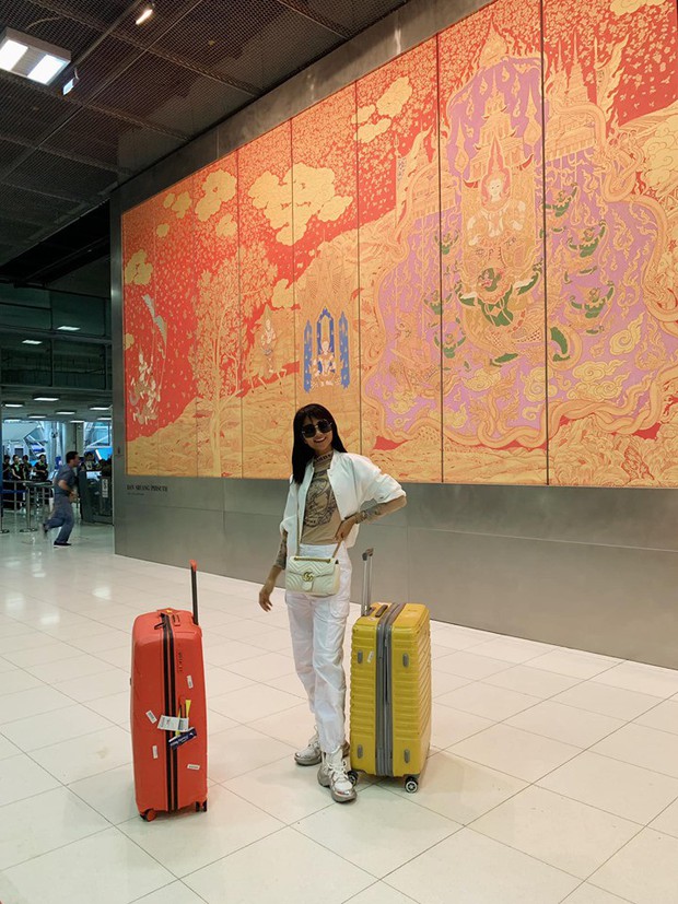 Fan cứng HHen Niê quyết không bỏ quên show của Sơn Tùng M-TP dù đang làm phụ dâu cho Hoa hậu Hoàn Vũ Thái Lan - Ảnh 2. Fan cứng HHen Niê quyết không bỏ quên show của Sơn Tùng M-TP dù đang làm phụ dâu cho Hoa hậu Hoàn Vũ Thái Lan - Ảnh 2.