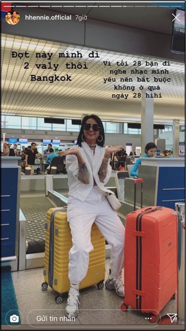 Fan cứng HHen Niê quyết không bỏ quên show của Sơn Tùng M-TP dù đang làm phụ dâu cho Hoa hậu Hoàn Vũ Thái Lan - Ảnh 4. Fan cứng HHen Niê quyết không bỏ quên show của Sơn Tùng M-TP dù đang làm phụ dâu cho Hoa hậu Hoàn Vũ Thái Lan - Ảnh 4.