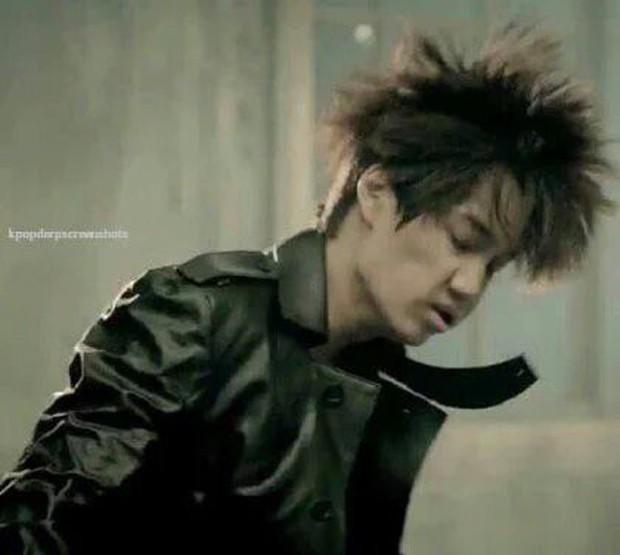 Top bức ảnh dìm hàng đến mức thành huyền thoại của idol Kpop: Giữ mình nửa đời không bằng 1 giây sơ suất - Ảnh 2.