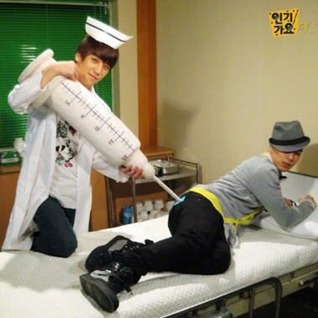 Top bức ảnh dìm hàng đến mức thành huyền thoại của idol Kpop: Giữ mình nửa đời không bằng 1 giây sơ suất - Ảnh 11.