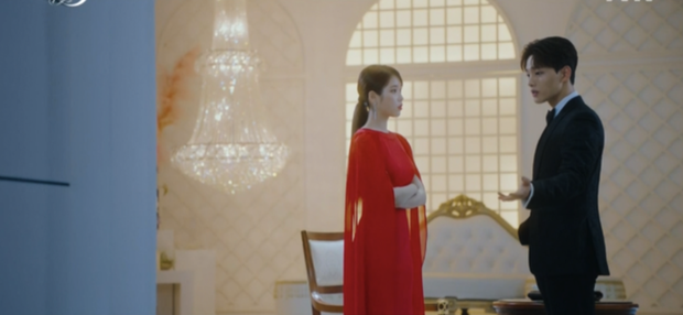 Sau cơn ghen nổ mắt vì crush bồng bế gái lạ, CEO IU đã kịp ngăn Yeo Jin Goo kết hôn ma nữ ngay tập 5 Hotel Del Luna - Ảnh 15.