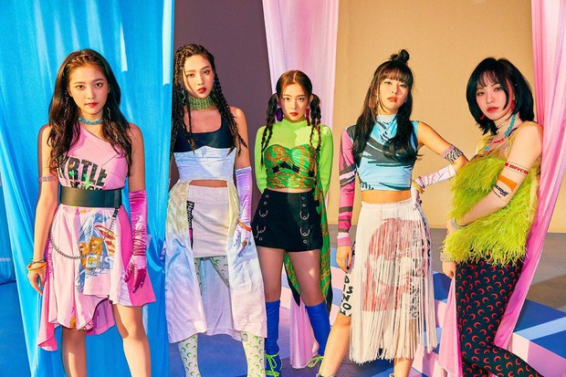 Tội cho ITZY: Là đàn em TWICE nhưng debut bị nói đi theo concept BlackPink, đến lúc comeback lại thấy giống Red Velvet - Ảnh 6.