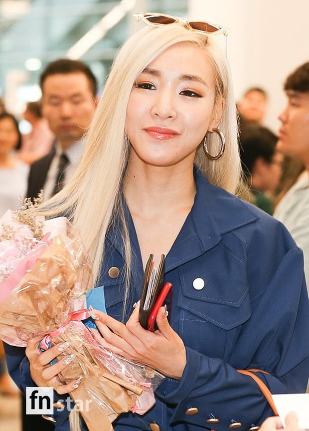 Dàn mỹ nhân hot nhất xứ Hàn đồng loạt đổ bộ sân bay: Tiffany mặt khác lạ, nữ thần Irene và Red Velvet đè bẹp cả TWICE - Ảnh 4.