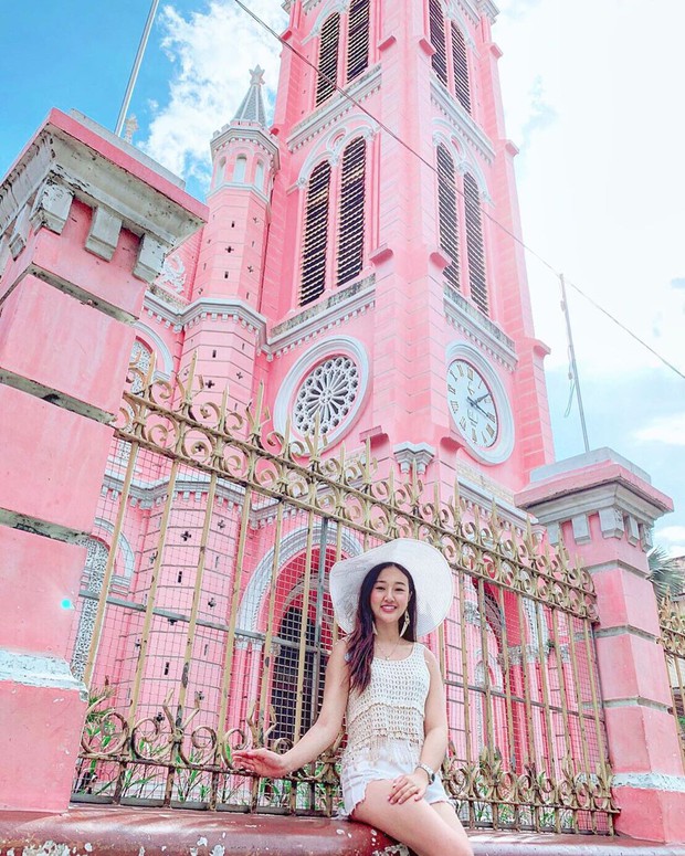 Nhà thờ màu hồng này sắp soán ngôi phố đi bộ và chung cư cà phê để trở thành địa điểm được chụp ảnh nhiều nhất ở Sài Gòn đấy! - Ảnh 30.