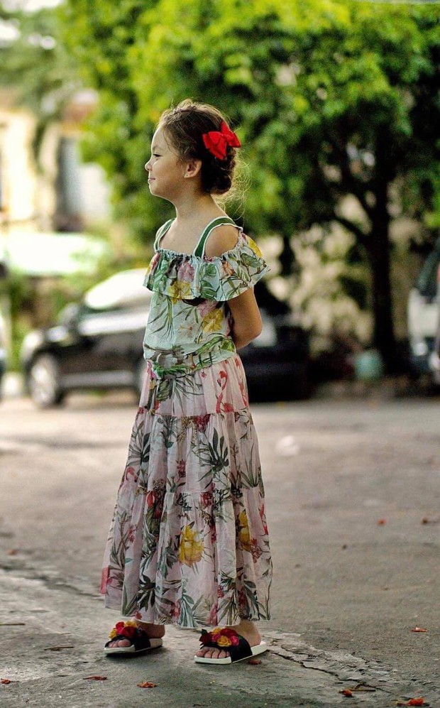 Mới 7 tuổi, con gái Hồng Nhung đã lộ rõ vẻ lai Tây xinh đẹp, được dự báo trở thành mỹ nhân tương lai của Vbiz - Ảnh 2.