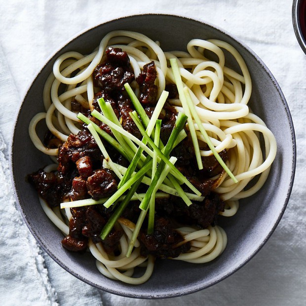 Biết là mì tương đen  (jjajangmyeon ) ngon, nhưng câu chuyện ứa nước mắt đằng sau mới khiến nó nổi tiếng đến vậy - Ảnh 4.