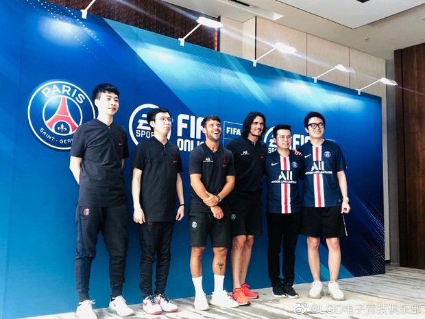 Sang Trung Quốc thăm đội tuyển Esports, cặp cầu thủ của đội bóng giàu có bậc nhất thế giới bị thử tài với bộ môn mất vệ sinh - Ảnh 4.