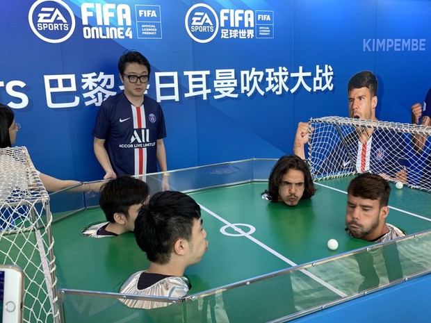 Sang Trung Quốc thăm đội tuyển Esports, cặp cầu thủ của đội bóng giàu có bậc nhất thế giới bị thử tài với bộ môn mất vệ sinh - Ảnh 2.