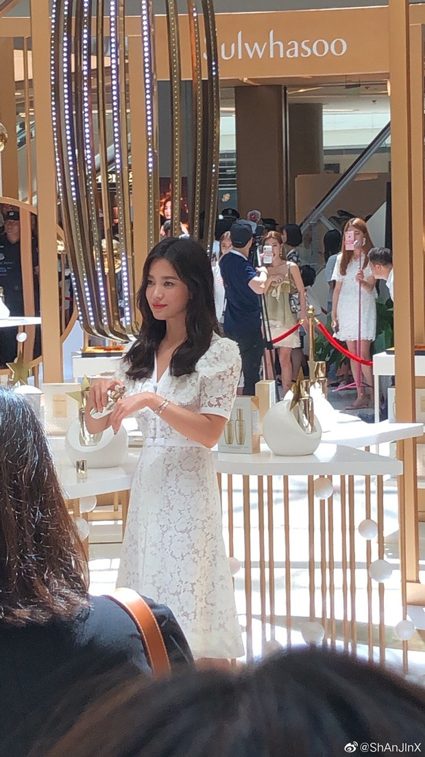 HOT: Song Hye Kyo lần đầu lộ diện sau vụ ly hôn ngàn tỷ, nhan sắc cực phẩm nhưng lại tiều tụy đến xót xa - Ảnh 15.