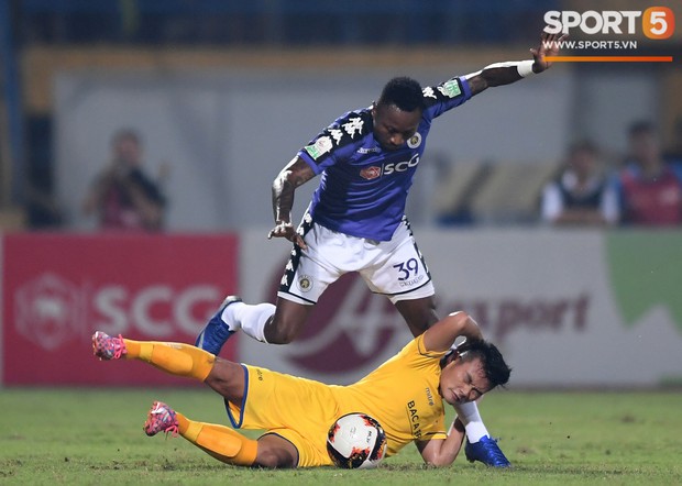 Cầu thủ ghi nhiều bàn thắng nhất lịch sử V.League bất ngờ chia tay Hà Nội đầu quân cho Quảng Nam: Cuộc giải cứu ngoạn mục? - Ảnh 1.