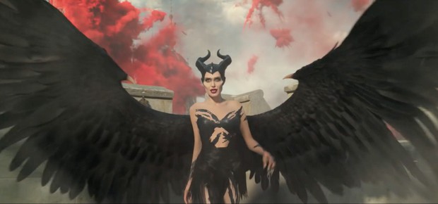 Choáng ngợp vì tiên cảnh trong trailer sốt dẻo Maleficent 2: Angelina Jolie nổi điên khi con gái mê trai đầu thai không hết - Ảnh 11.