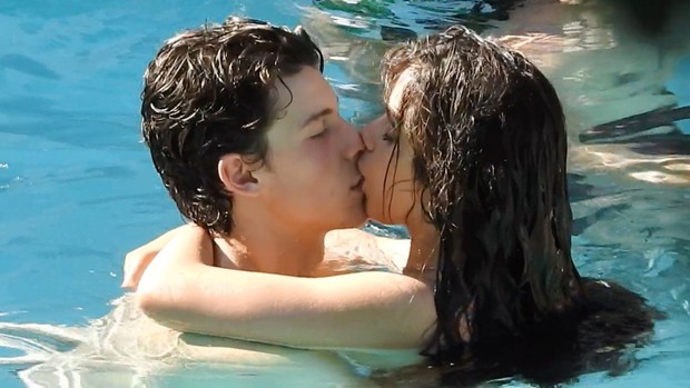 Lộ bằng chứng loạt khoảnh khắc tình-bể-bình của Shawn Mendes và Camila Cabello chỉ là chiêu trò PR cho Senorita? - Ảnh 4. Lộ bằng chứng loạt khoảnh khắc tình-bể-bình của Shawn Mendes và Camila Cabello chỉ là chiêu trò PR cho Senorita? - Ảnh 4.